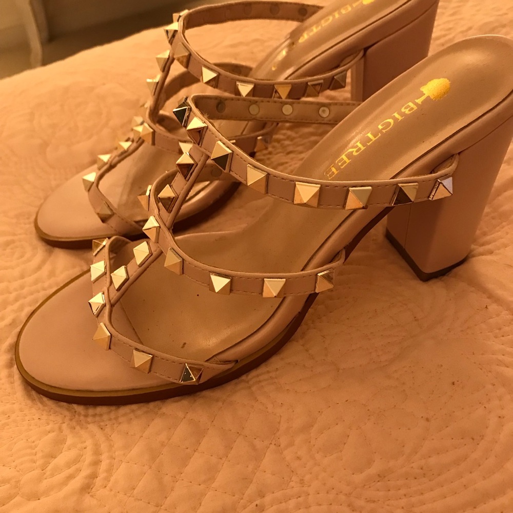 !🌟Beautiful Garavani Rockstud Heels!